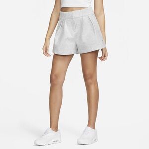 Nike Forward Shorts
Women's High-Waisted Shorts size M DX6517-084